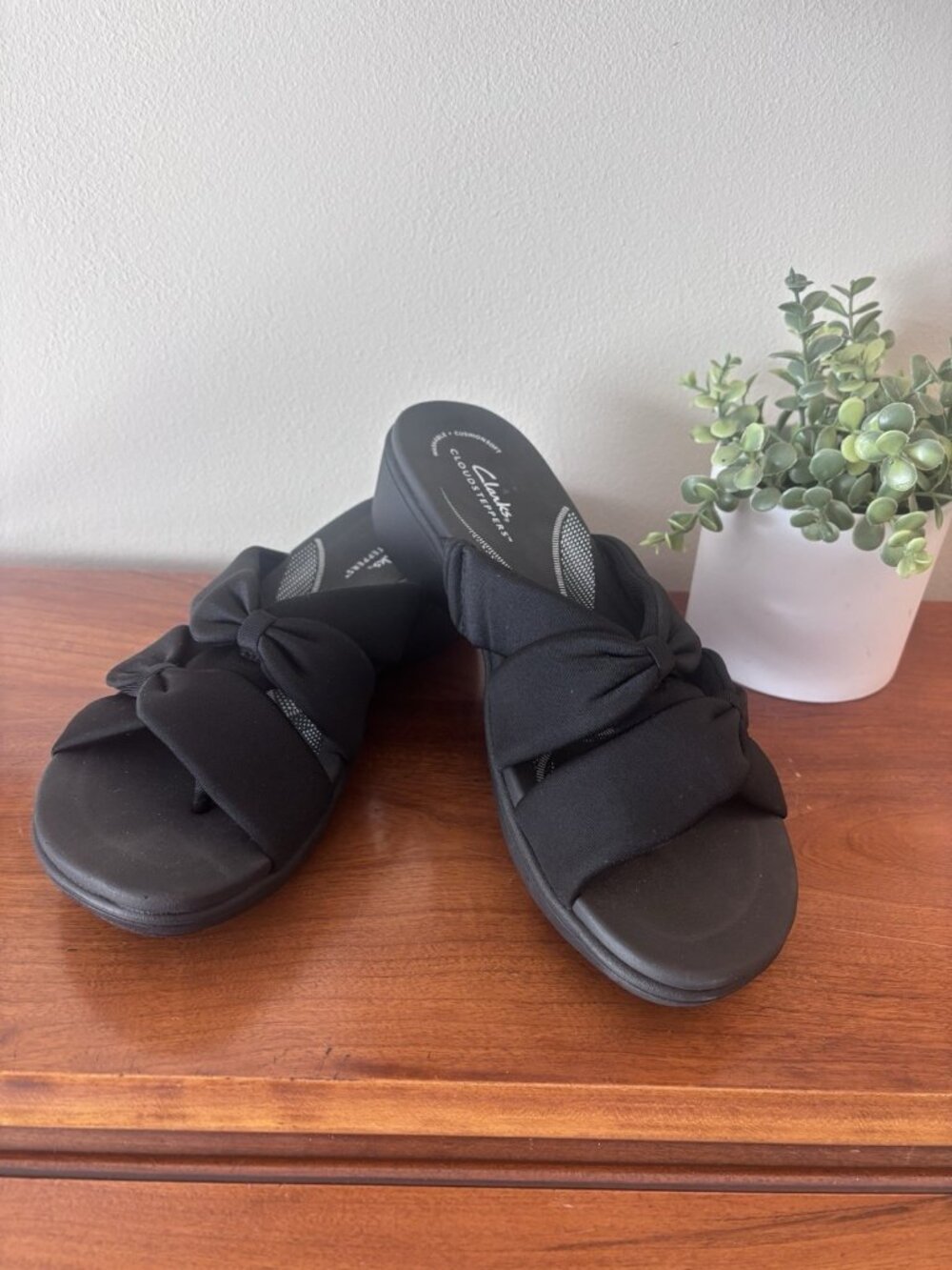 Clarks Cloudsteppers Womens Size 8.5 Black Aria Dristi Sandals Slip On
